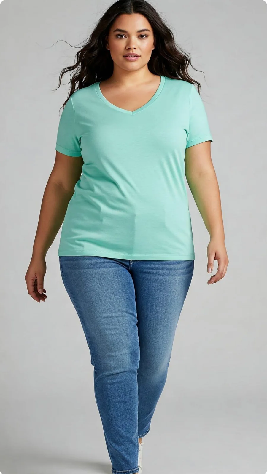 Vrouw in mintgroen T-shirt van 60 Pines